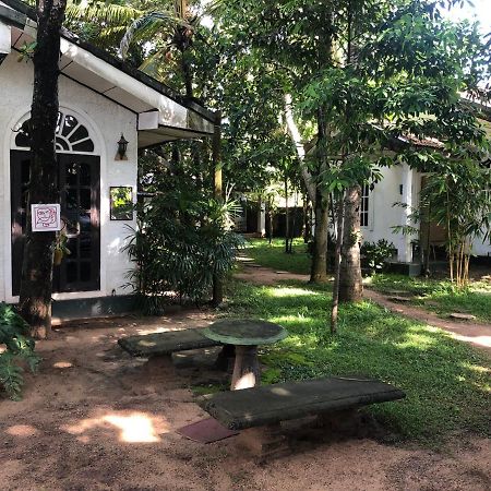 Sylvester Villa Hostel Negombo Exteriör bild