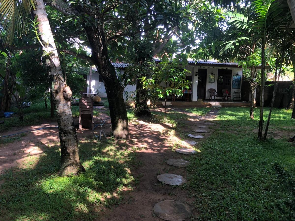 Sylvester Villa Hostel Negombo Exteriör bild