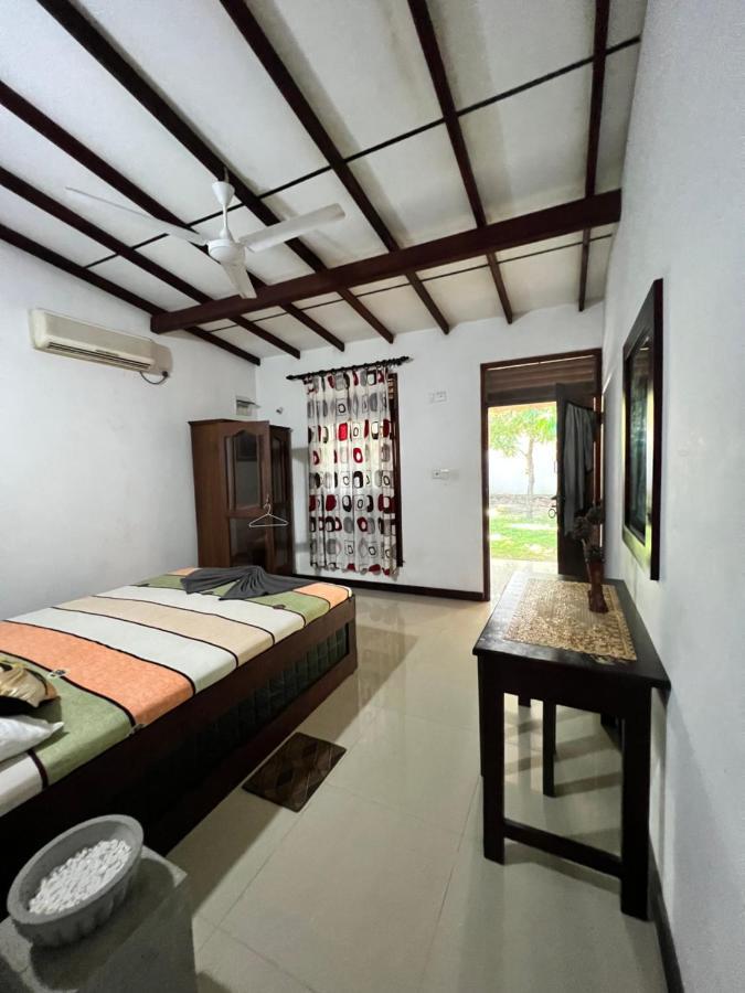 Sylvester Villa Hostel Negombo Exteriör bild