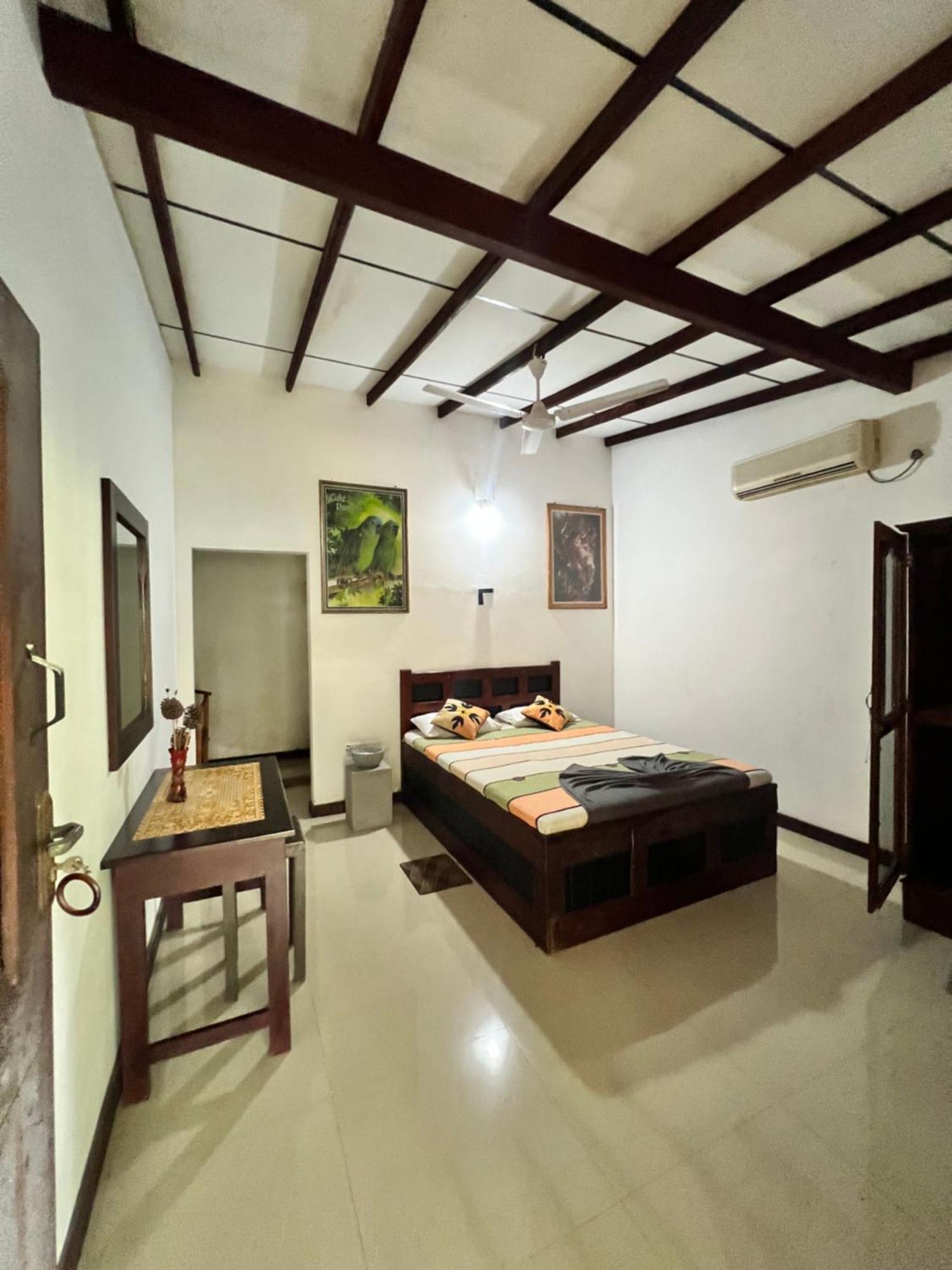 Sylvester Villa Hostel Negombo Exteriör bild